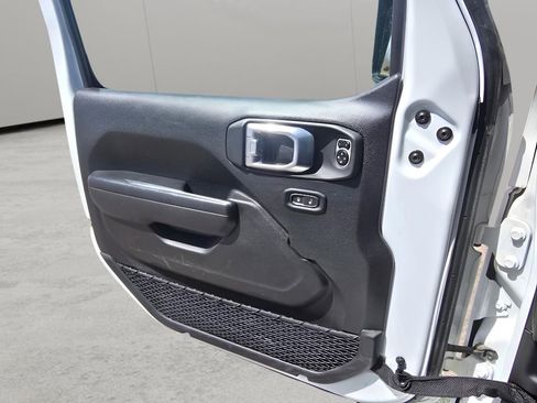 Used 2025 Jeep Wrangler Unlimited Sport AWD/4WD image 25