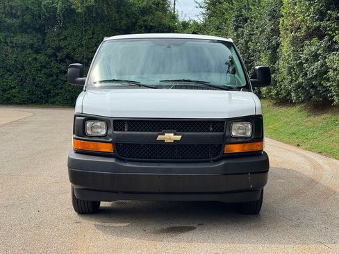 Used 2017 Chevrolet Express 2500 RWD image 3