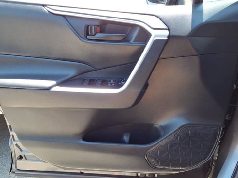 Used 2021 Toyota RAV4 LE FWD image 22