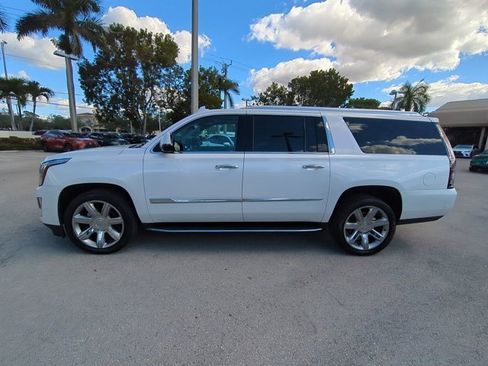 Used 2019 Cadillac Escalade ESV Premium Luxury image 6