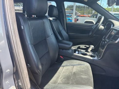 Used 2018 Jeep Grand Cherokee Altitude AWD/4WD image 10