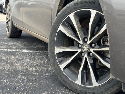 Used 2017 Toyota Corolla SE image 2