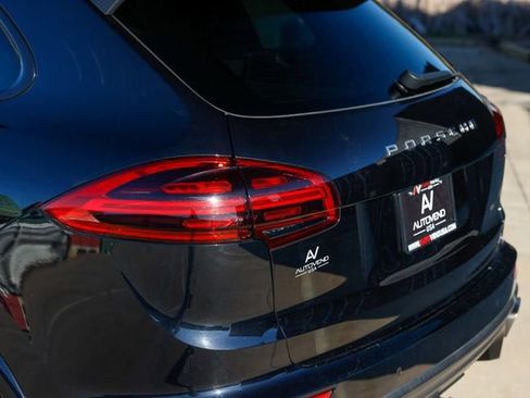 Used 2018 Porsche Cayenne Platinum Edition image 48