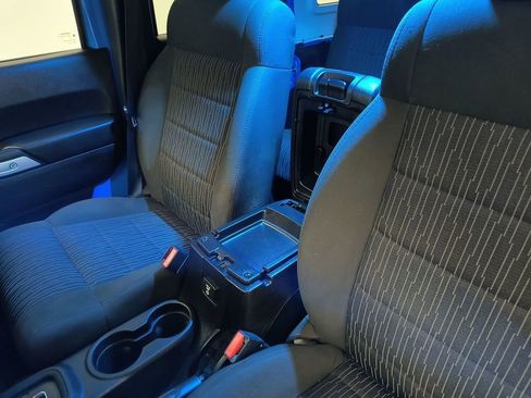 Used 2012 Jeep Wrangler Unlimited Rubicon w/ Connectivity Group AWD/4WD image 24