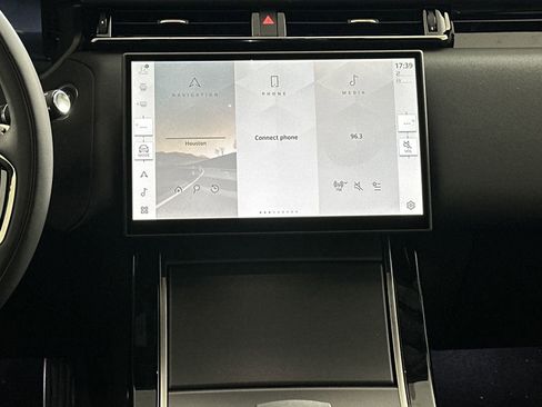 Certified 2025 Land Rover Range Rover Velar Dynamic SE image 22