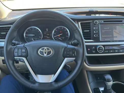Used 2016 Toyota Highlander XLE image 29