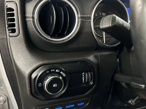 Used 2023 Jeep Wrangler Unlimited Sahara w/ Cold Weather Group AWD/4WD image 13