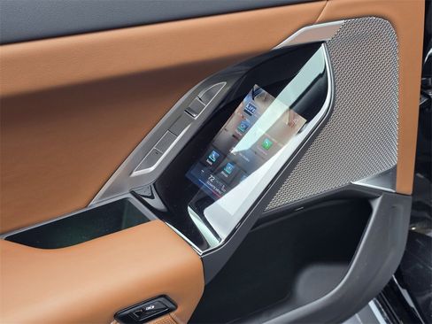 Used 2023 BMW i7 xDrive60 image 16