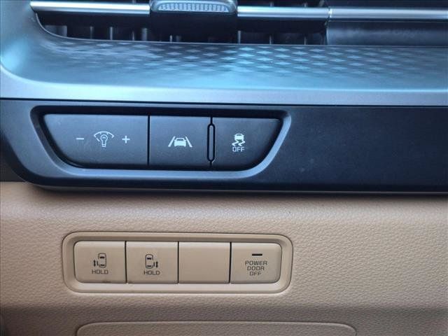 Used 2024 Kia Carnival LX FWD image 16