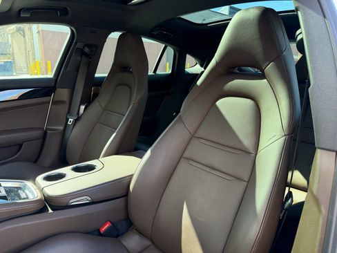 Used 2021 Porsche Panamera 4 w/ Premium Package image 19