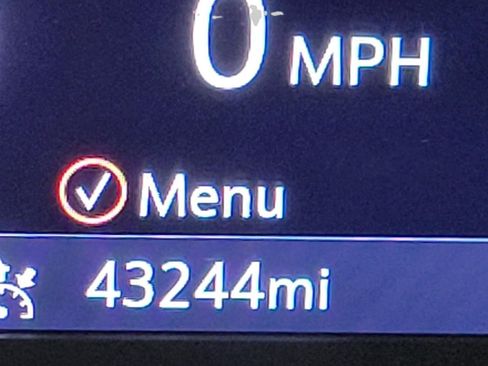 Used 2023 Chevrolet Traverse RS image 3