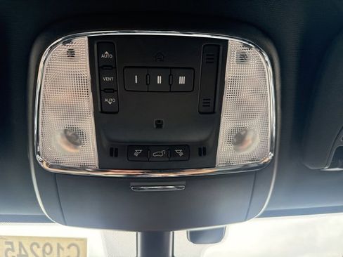 Used 2022 Jeep Grand Cherokee Limited image 23