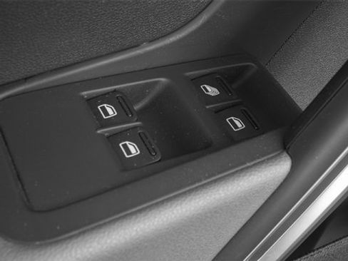 Used 2013 Volkswagen Beetle 2.5 image 19