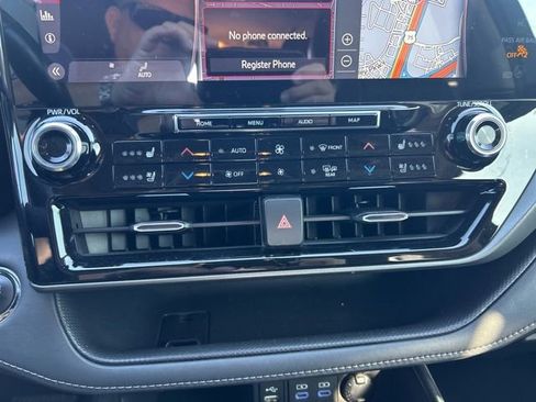 Used 2022 Toyota Highlander Limited FWD image 19