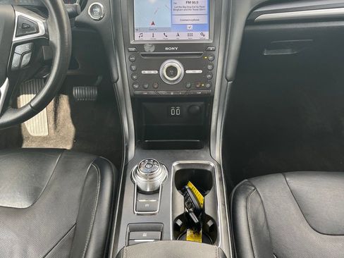Used 2019 Ford Fusion Titanium FWD image 17