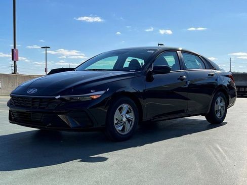 Certified 2026 Hyundai Elantra SE FWD image 1
