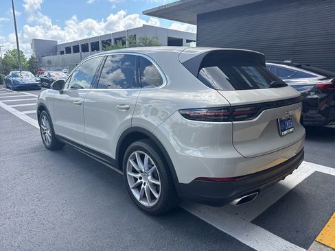 Certified 2023 Porsche Cayenne AWD/4WD image 3