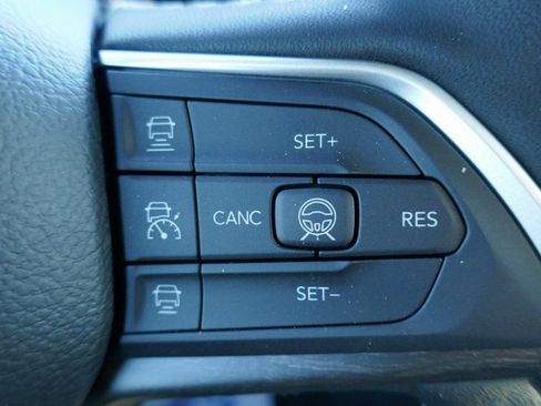 New 2026 Jeep Grand Cherokee Altitude AWD/4WD image 18