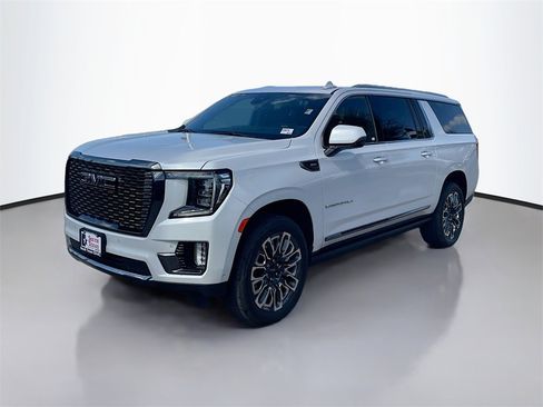 Used 2023 GMC Yukon XL Denali Ultimate image 3