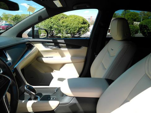 Certified 2019 Cadillac XT5 AWD image 10
