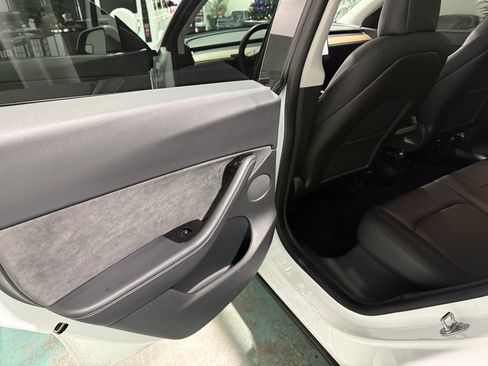 Used 2020 Tesla Model Y Long Range image 12