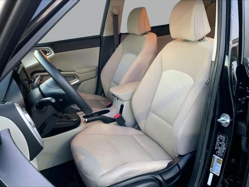 Used 2022 Kia Soul LX w/ Technology Package FWD image 8
