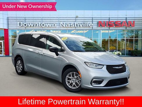 Used 2024 Chrysler Pacifica Touring-L FWD image 1