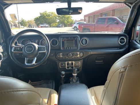 Used 2018 Jeep Wrangler Unlimited Sahara image 30