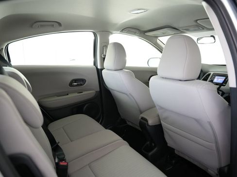 Used 2018 Honda HR-V LX image 34