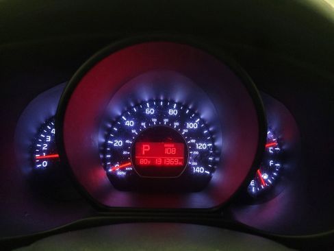 Used 2015 Kia Soul + FWD image 23