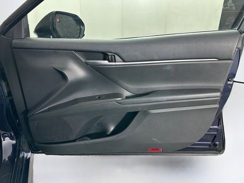 Used 2021 Toyota Camry SE FWD image 29