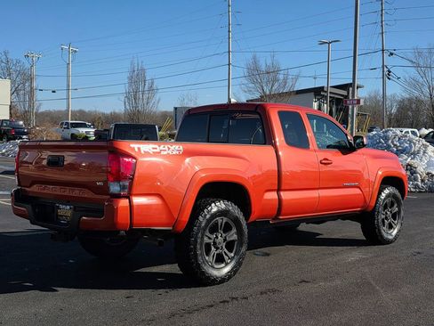 Used 2017 Toyota Tacoma SR5 image 5