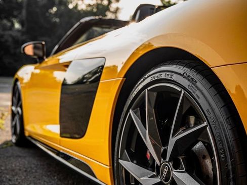 Used 2021 Audi R8 V10 w/ Premium Package image 8