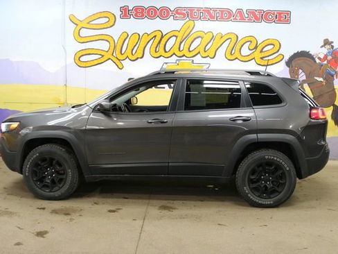 Used 2019 Jeep Cherokee Trailhawk AWD/4WD image 1