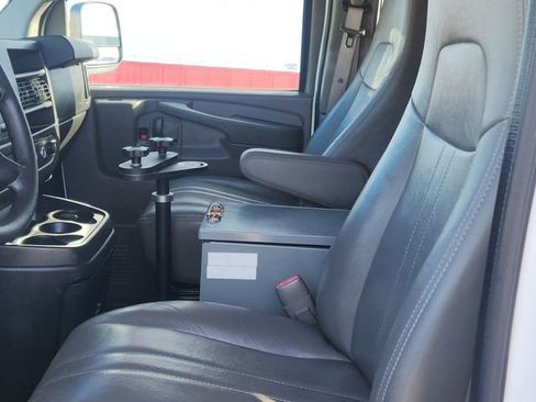 Used 2014 Chevrolet Express 2500 image 26