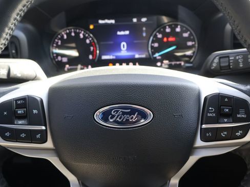 Used 2023 Ford Explorer XLT image 27