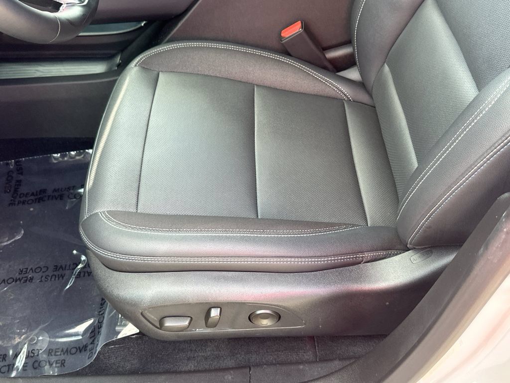 Certified 2024 Chevrolet Equinox EV LT FWD image 18