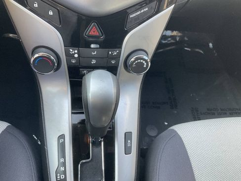 Used 2014 Chevrolet Cruze LS FWD image 16