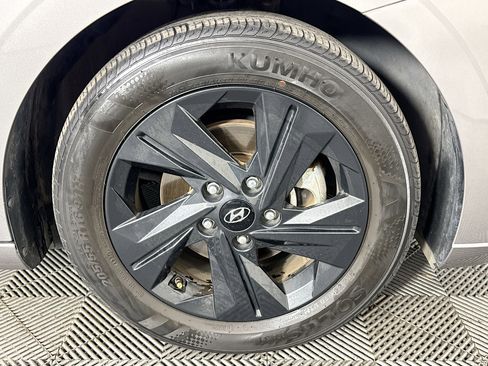 Used 2023 Hyundai Elantra SEL w/ Preferred Accessory Package FWD image 31