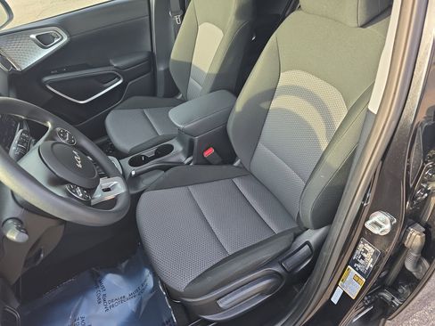 Used 2024 Kia Soul LX w/ Option Group 015 image 17