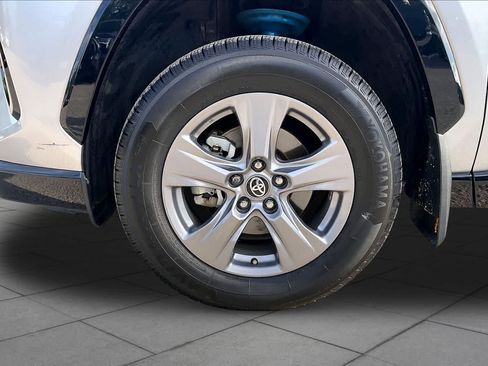 Used 2025 Toyota RAV4 SE AWD/4WD image 10