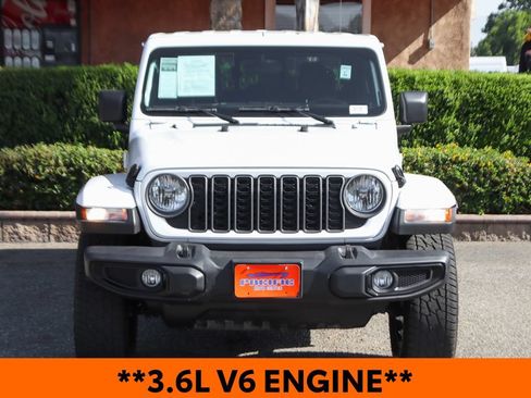 Used 2025 Jeep Gladiator Sport AWD/4WD image 3