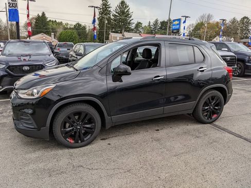 Used 2018 Chevrolet Trax LT w/ Sun & Sound Package image 6