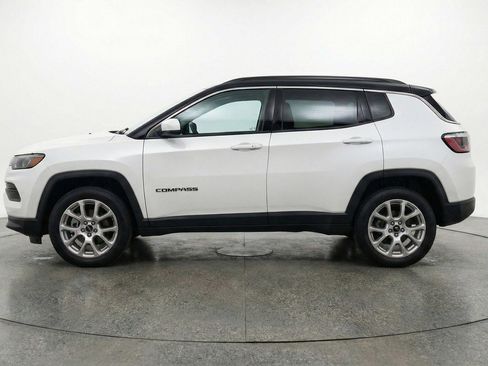 Used 2025 Jeep Compass Limited AWD/4WD image 4