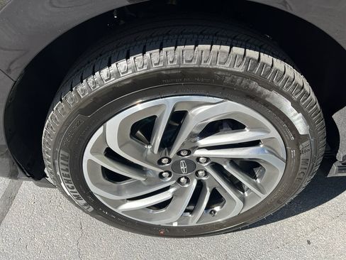 Used 2025 Lincoln Navigator Reserve image 11