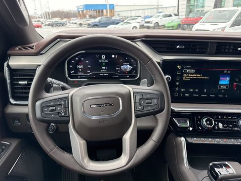 Used 2023 GMC Sierra 1500 Denali w/ Denali Reserve Package AWD/4WD image 16