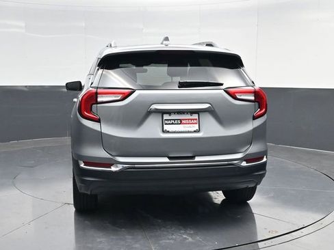 Used 2024 GMC Terrain SLT FWD image 4