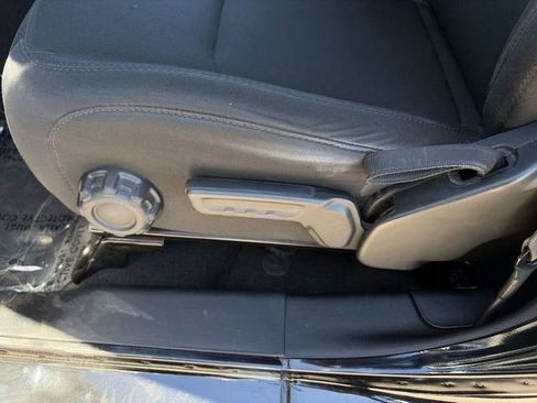 Used 2019 Jeep Wrangler Unlimited Sahara image 22