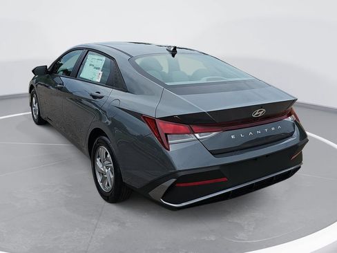 New 2026 Hyundai Elantra SE FWD image 7