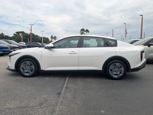 Certified 2025 Kia K4 FWD image 3